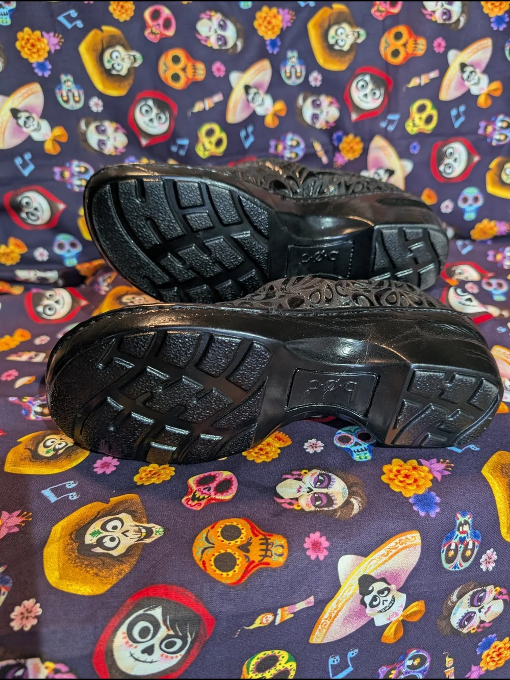 B.O.C Women's Black Slip-On Floral Laser-Cut Comfort Loafers